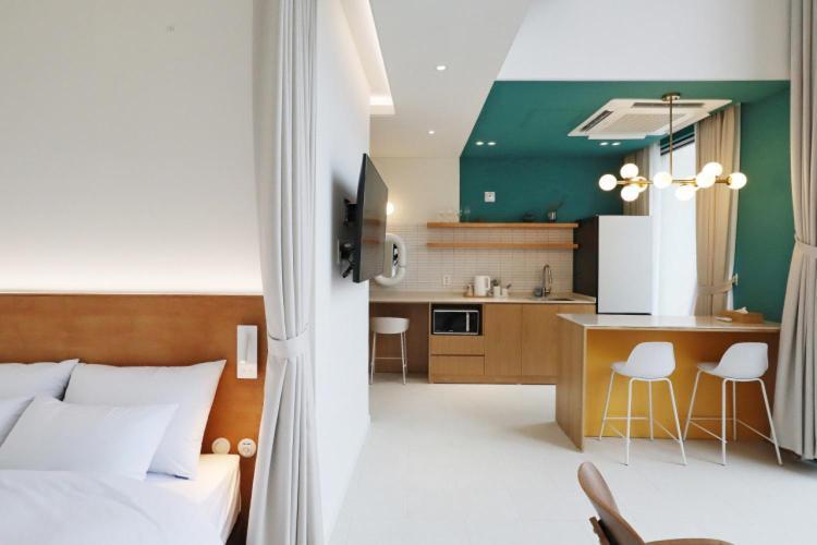 Bau Haus Villa Sokcho Exterior photo